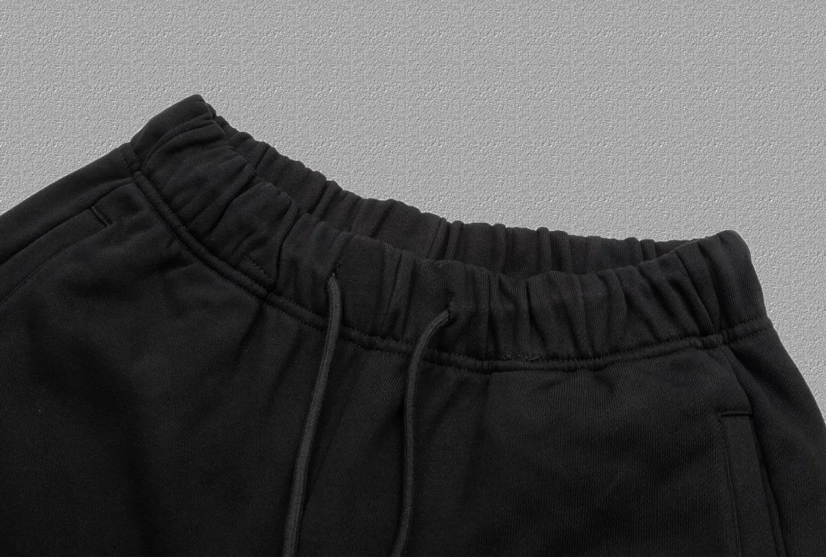 ✨🔥 [VALENTINO] Letter sweatpants Hot Sale customized 460g active version of pure cotton fabric using three-dimensional embroidery technology, three-dimensional clearly visible, comfortable and textured fabric trousers Sizes: S-XL Color: black